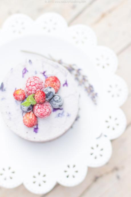 Cheesecake Raw al Cocco con Frutti di bosco e Lavanda | Vegan  & Gluten Free