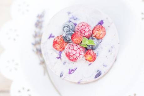 Cheesecake Raw al Cocco con Frutti di bosco e Lavanda | Vegan  & Gluten Free