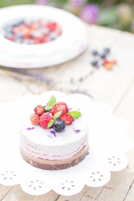 Cheesecake Raw al Cocco con Frutti di bosco e Lavanda | Vegan  & Gluten Free