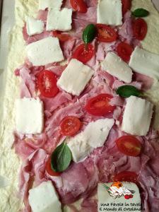 Girelle di pasta per pizza con prosciutto, mozzarella e pomodoro: nuove idee 20150429_172626