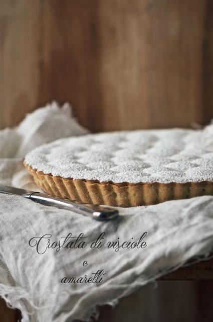 Crostata di visciole e amaretti