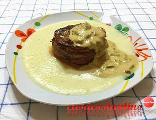 Oggi cucina...Emanuele - Filet mignon lardellato con salsa ai funghi porcini su crema di patate al rosmarino