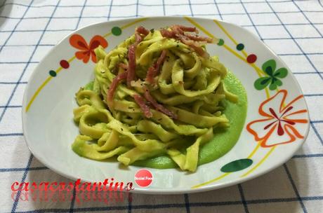 Oggi cucina...Emanuele - Tagliatelle fresche con crema di fave e speck croccante