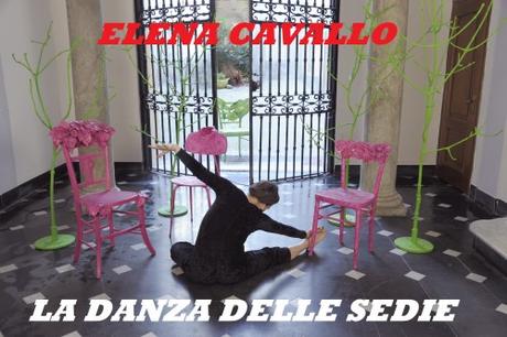 Installazione e performance artistica ” la danza delle sedie” dell’artista Elena Cavallo