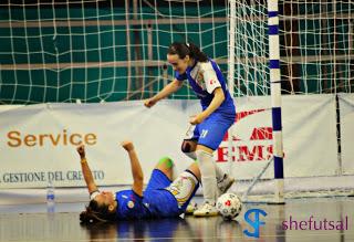 Pomposelli segna il momentaneo pareggio 1-1 tra l'Acquedotto e Real Statte calcio a 5 femminile