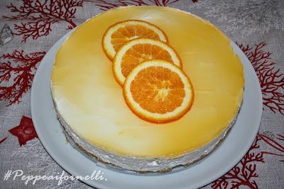 Torta fredda allo yogurt con gelatina all'arancia.