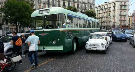 Ritorno al passato: il Filobus vintage del 1961 per strade dell’arte