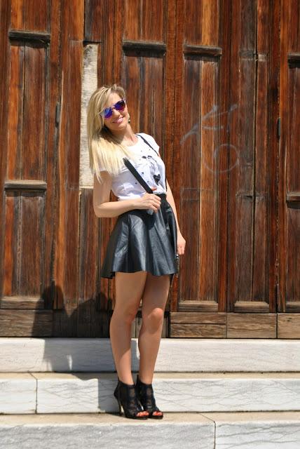 abbinamenti gonna pelle nera come abbinare la gonna in pelle nera how to wear black leather skirt black leather skirt outfit  mariafelicia magno fashion blogger colorblock by felym fashion blogger milano mariafelicia magno fashion blog italiani blog di moda blogger italiane di moda 