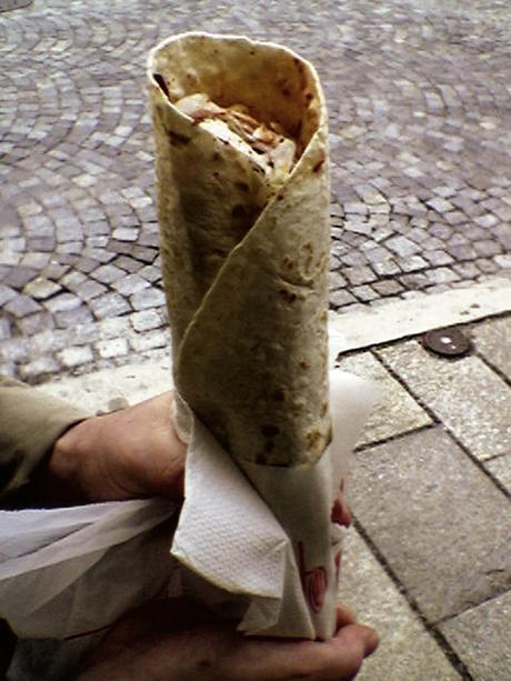 Piada farcita con kebab di pollo