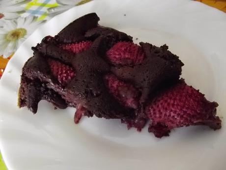 TORTA LEGGERA AL CACAO E FRAGOLE