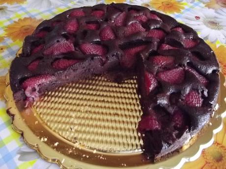 TORTA LEGGERA AL CACAO E FRAGOLE