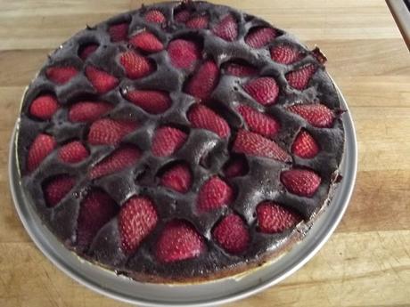 TORTA LEGGERA AL CACAO E FRAGOLE