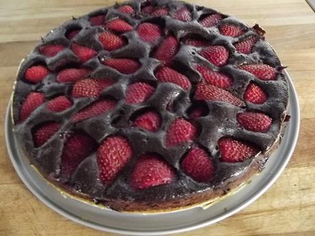 TORTA LEGGERA AL CACAO E FRAGOLE