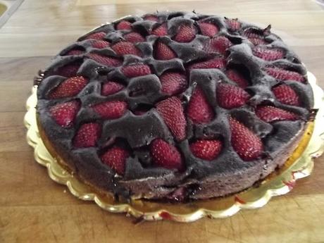 TORTA LEGGERA AL CACAO E FRAGOLE