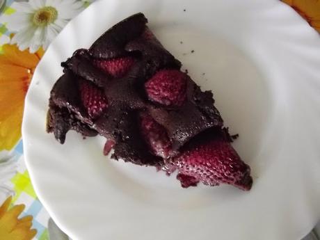 TORTA LEGGERA AL CACAO E FRAGOLE