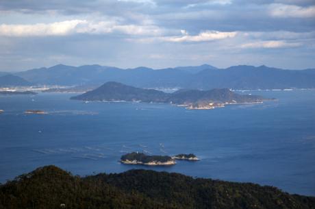 Un piccolo spicchio di mare interno visto da Miyajima (foto di Patrick Colgan, 2015)
