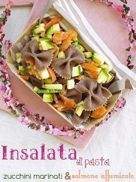 Insalata di pasta con zucchini marinati e salmone affumicato