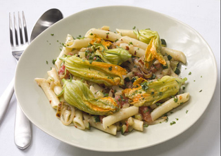 Pasta ai fiori di zucca