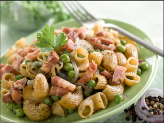 Conchiglie con pancetta e olive