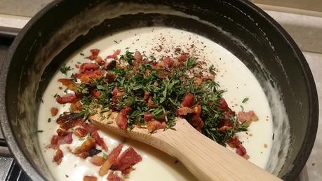 Penne integrali con fonduta di scamorza affumicata con timo e pancetta