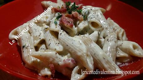 Penne integrali con fonduta di scamorza affumicata con timo e pancetta