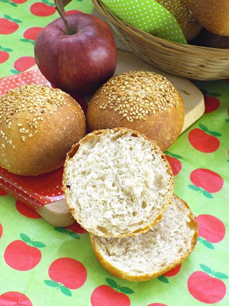 Vegan buns ovvero panini da burger senza uova e latticini