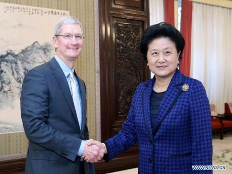 Tim Cook in visita a Pechino incontra il vice primo ministro