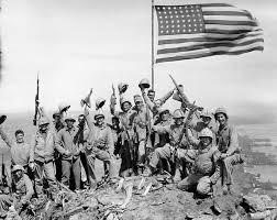 Storia di una fotografia: l’alzabandiera di Iwo Jima