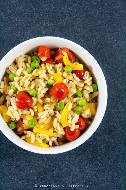 Insalata di Kamut con piselli, pomodorini e peperone / Kamut salad with peas, cherry tomatoes and pepper