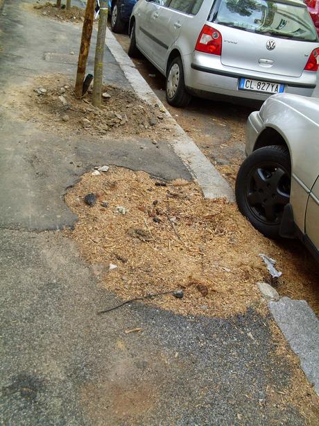 10 foto per non dimenticare come viene amministrata la città. Marciapiedi che non sembrano più tali. Alla Balduina secondo il Municipio va bene così