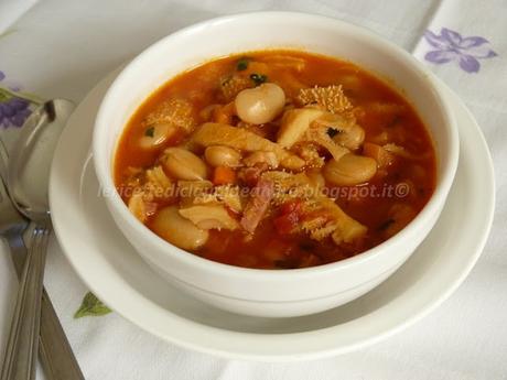 Zuppa di trippa con pancetta, fagioli di Spagna e pomodoro