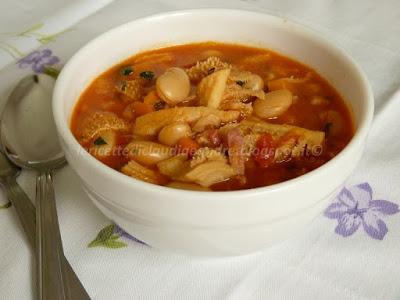 Zuppa di trippa con pancetta, fagioli di Spagna e pomodoro