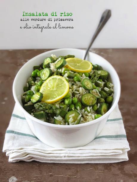 Insalata di riso alle verdure di primavera ed olio integrale al limone