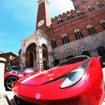 Ferrari in Piazza del Campo