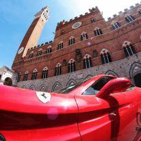 Ferrari in Piazza del Campo