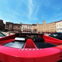 Ferrari in Piazza del Campo