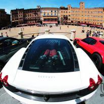 Ferrari in Piazza del Campo