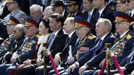 Vladimir Putin e Xi-Jinping sulla piazza Rossa