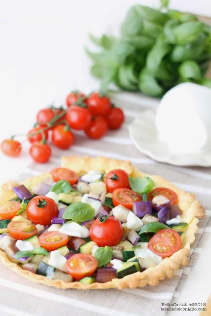 Crostata salata con verdure saltate e mozzarella di bufala Pettinicchio