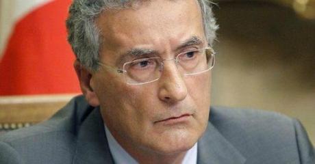 Procuratore Antimafia Roberti a Radio 24: “Mafia e terrorismo lucrano su migranti? Nessun segnale ma possibilità molto concreta”