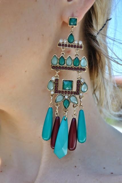 orecchini chandelier majique orecchini verdi come abbinare gli orecchini verdi majique london earrings mariafelicia magno fashion blogger colorblock by felym fashion blogger italiane fashion blog italiani blog di moda italiani blogger italiane di moda milano occhi azzurri capelli biondi acconciatura treccia laterale fashion bloggers italy blonde hair blue eyes majique earrings  