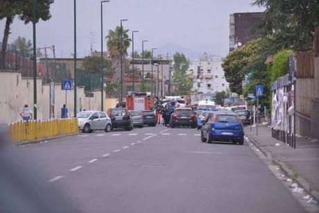 via Napoli, Secondigliano, durante l'assedio delle Forze dell'Ordine