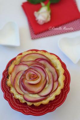 Crostata con rose di mele e crema