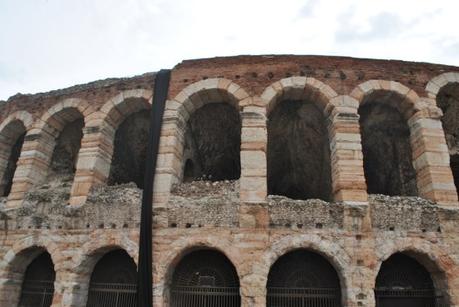 L’Arena col drappo nero per #unite4heritage