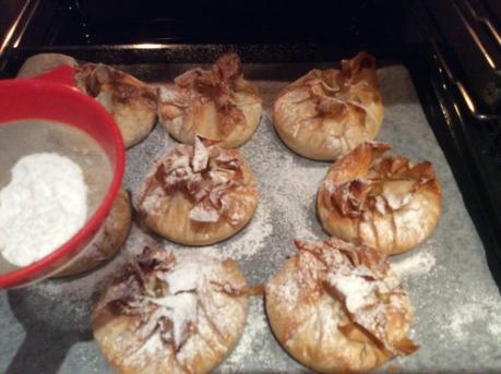 FAGOTTINI DI PASTA FILLO CON CREMA DI MANDORLE E MELE