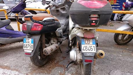 Pronti per il Giubileo. Con la discarica di auto e moto a 100 metri dal Cupolone di San Pietro