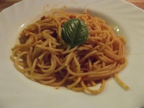 SPAGHETTI INTEGRALI AL PESTO DI POMODORI SECCHI