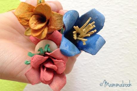 Tutorial DIY: Come fare Fatine dei Fiori con un cartone delle uova recuperato | un tutorial Mammabook per www.cucicucicoo.com