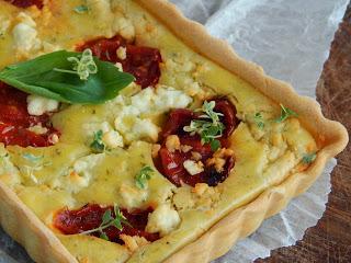 Goat cheese, tomato and basil tarte