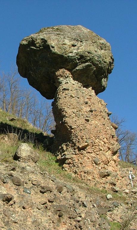 Rocce equilibriste sulla cometa 67P Rocce equilibriste sulla cometa 67P